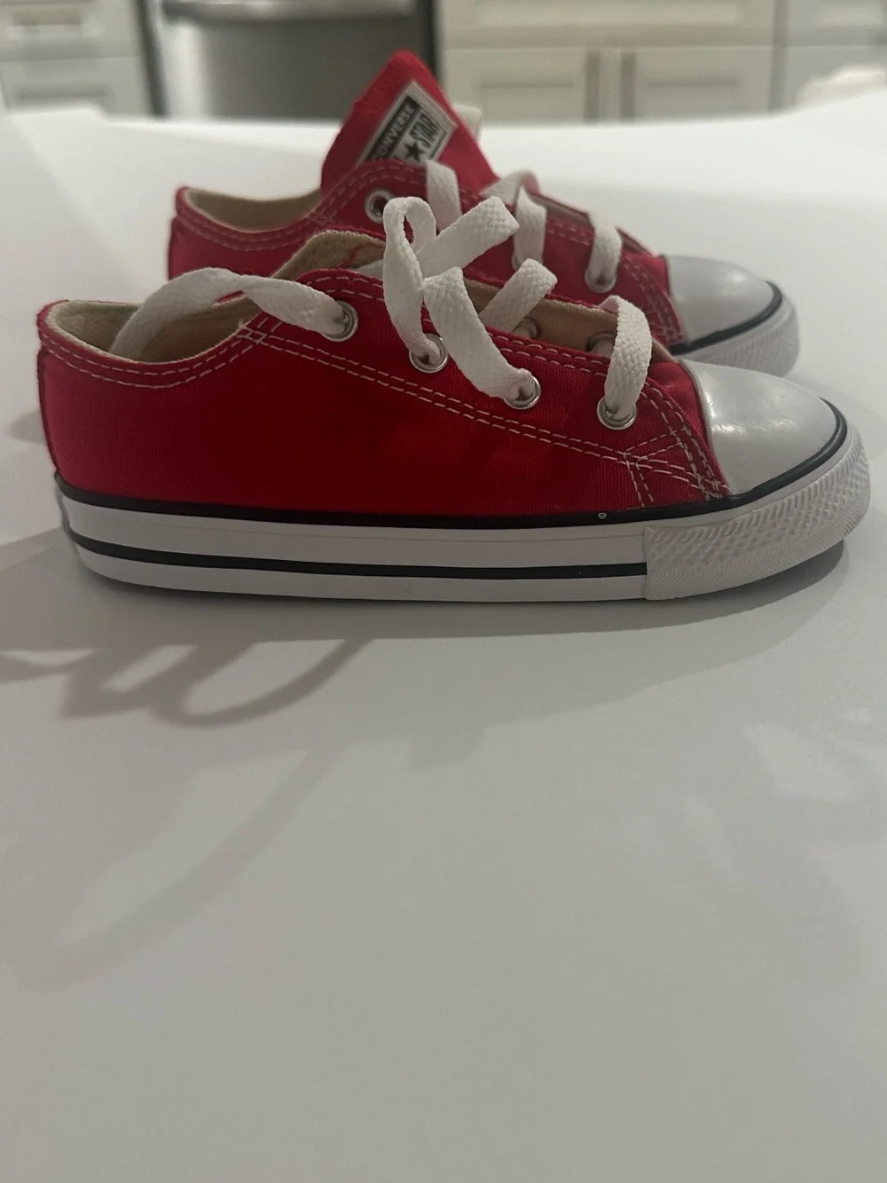 Converse Low Top Sneakers in Red & White
